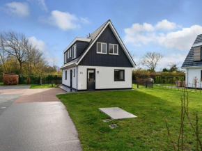 Beautiful villa with whirlpool near the Koog on the Wadden island of Texel